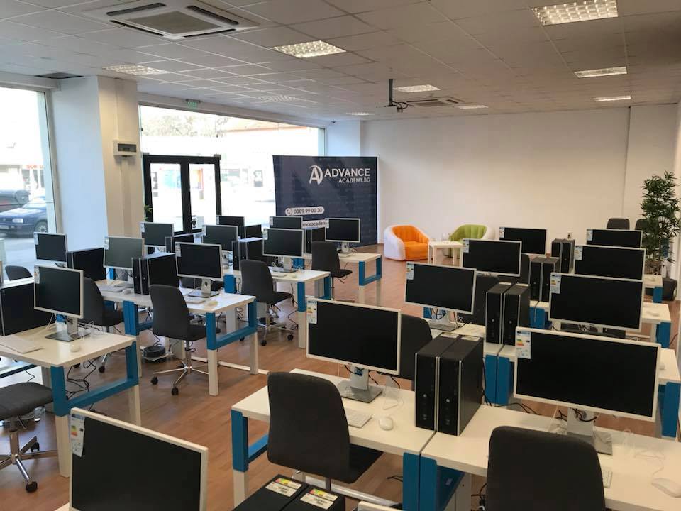 Отворени врати в Адванс Академи