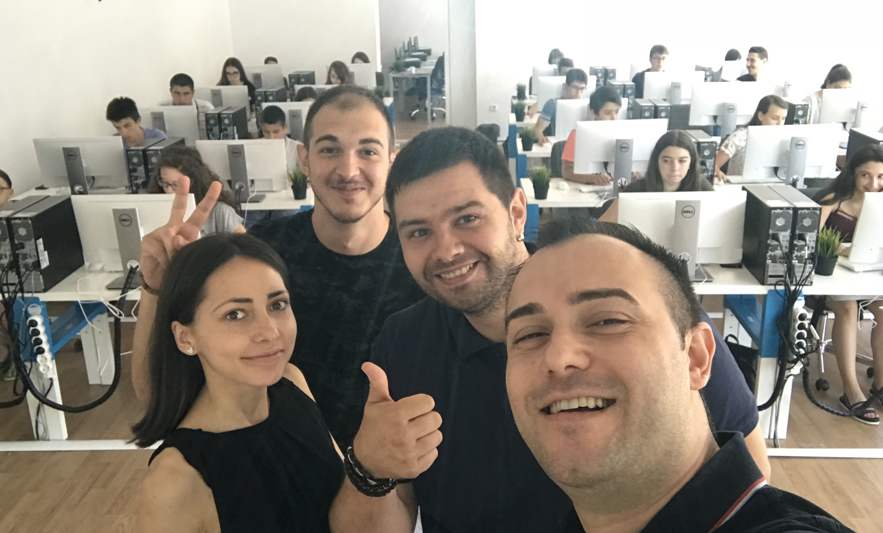 Лятната ученическа ИТ академия започна