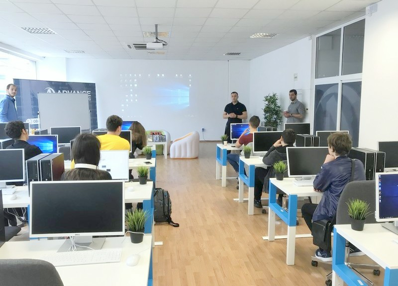 Гарантирай успеха на детето си! Запишете го на лятна ученическа IT академия във Варна