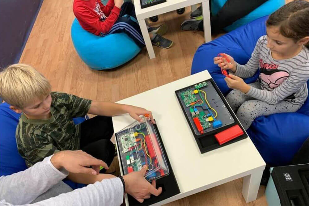 Деца: Снимка 2 - Снимка 14